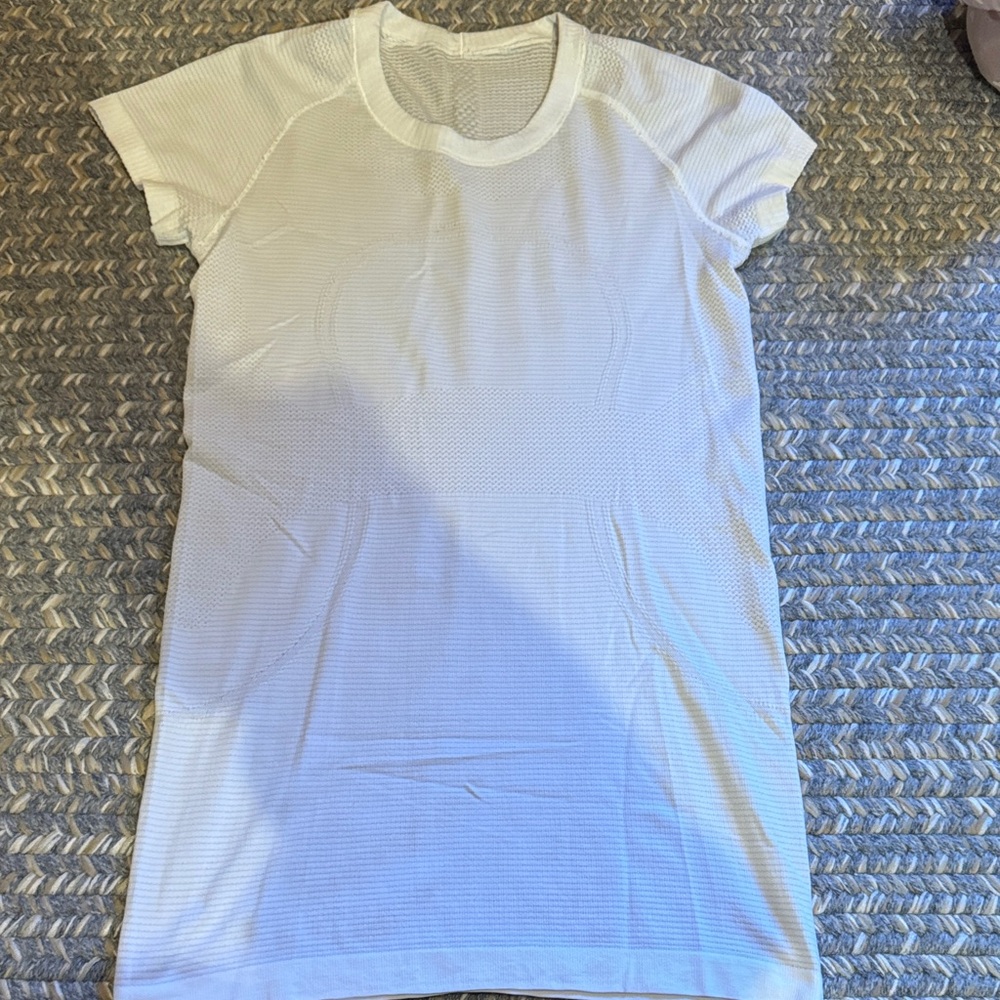 Lululemon White Short Sleeve Top